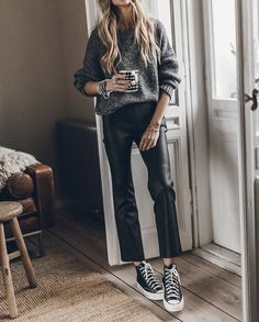 Casual Rocker Style, Tenis Converse, Winter Mini Dresses, All Jeans, Cozy Knit Sweater, Outfits With Converse, Rocker Style, Mini Robes, Pink Skirt