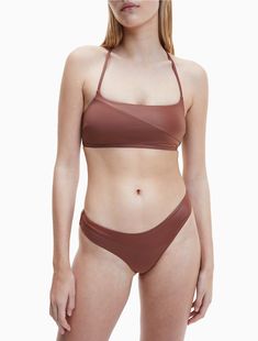 With iconic archive-inspired silhouettes in matte & glossy fabrics, our core essentials swimwear range ensures best dressed looks by the pool. This bikini top is crafted with 78% sustainably sourced fabric. Top Calvin Klein, Holiday Wear, Best Dressed, Calvin Klein Woman, The Pool, Bra Tops, Fabric Material, Womens Swim, Bralette