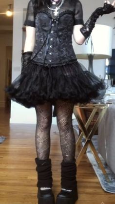 Impress any goth girl with our curated list of the top goth gifts for her. Explore unique and darkly enchanting gift ideas in our guide! Emo Corset Outfit, Alt Corset Outfit, Goth Corset Outfit, Pink Corset Outfit, Pink Alternative Fashion, Corset Outfit Aesthetic, Gothic Heart, Corset Outfits