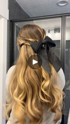 119K views · 55K reactions | My favorite holiday hairstyle that I wore last Christmas time with my bows!! Quick & easy hack that turns out so cute! #hairstyle #hairhack #bowhairstyle #hairtutorial | kenna mcclellan Kenna Mcclellan, Hairstyles Diy, Hey Gorgeous, Bow Hairstyle, Holiday Hairstyles, Hair Color And Cut, Easy Hairstyles For Long Hair, Fancy Outfits