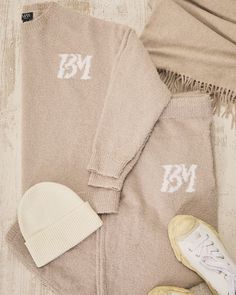 flat lay, inspo, inspiration, trends, styling, winter, autumn, hat, jacket, outfit, boohooman, cosy, comfy, trending, streetwear Hat Street Style, Autumn Fits, Flatlay Styling, Cool Jackets