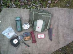 Polish Army bread bag kit Polish Bread, Diy Survival, Bushcraft Kit, Survival Ideas, Space Blanket, Bread Bag, Survival Items, Bushcraft Camping