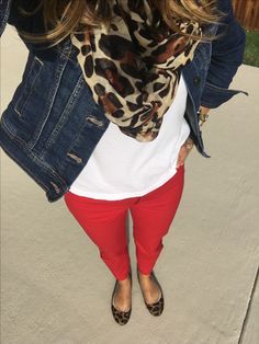 Red Pants Teacher Outfit, Red Jeans Outfit Summer, Outfit Ideas With Red Pants, Outfits With Red Jeans, Red Jeans Outfit Winter, Red Pants Outfit Casual, Red Jean Jacket Outfit, What To Wear With Red Pants, Red And Leopard Outfit