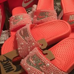 Bling Nike, Bedazzled Shoes, Fashion Professional, Free Runs, Latest Shoe Trends