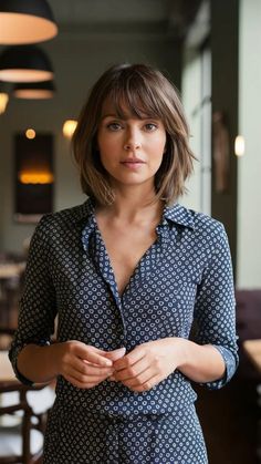 Marion Cottilard Hair, Haircuts Large Forehead, Side Fringe Medium Hair, Mid Hair For Round Face, Heavy Bangs Bob, Straight Lob Haircut With Bangs, Layered Bob Hairstyles With Bangs Medium, Plus Size Bob With Bangs, Short Bangs Side Part