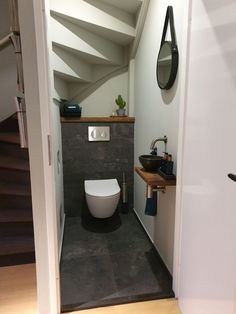 Toilet Onder Trap, Bath Under Stairs, Under Stair Bathroom, Green Wc, Inspiration Wc, Wc Room, Small Wc, Wc Ideas