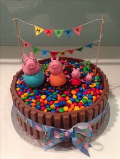 a peppa pig birthday cake with candy and candies