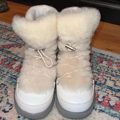 Beautiful White Water Proof Ugg Boots Never Worn Uggs Snow Boots, White Uggs Boots, Cute Fluffy Snow Boots, Fluffy White Snow Boots, White Fur Boots, Bow Cupcakes, Hello Kitty Shoes, Fashion Collection Inspiration, Ugg Shoes