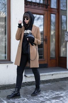 %cf%83 Doc Martens Outfit Winter, How To Style Doc Martens, Looks Black, Outfit Winter, Hoodie Outfit