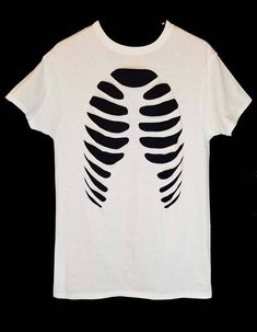 Sewn Clothes, Cut Shirt Designs, Summer Punk, Cutout Shirts, Cut Up Shirts, Altered Clothing, Cut Tees, Shirt Diy, Shirts Ideas