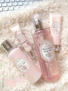 Koleksi Parfum, Pink Things, Body Milk, Perfume Lover, Bath And Body Care, Amazing Gifts, Pastel Pink Aesthetic, Bag Essentials