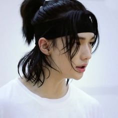 Hyunjin Hairstyle, Fine People, Stary Kids, Straykids Hyunjin Photoshoot, Hair Idea, Drama Queen, Body Poses, Hwang Hyunjin