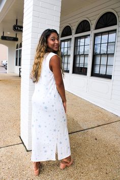 - Sleeveless - Star print - Knit maxi dress The fit: Model is wearing a small TRUE TO SIZE Small: 2-4 Medium: 6-8 Large: 10-12 XL: 12-14 Jordan is 5’6 and wears: Bottoms: Size 3-5 Top: Small Dresses/Rompers: Small Shoe: 7-7.5 Small Dresses, Knit Maxi Dress, Star Spangled, White Maxi, Maxi Knit Dress, Small Dress, Dress Romper, Star Print, Graduation Dress