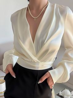 Woman Shirt Design, White Inspo Outfit, Elegant Style Outfits, Casual Elegant Outfits, Elegant Outfit Ideas, White Shirt Outfit, V Fashion, Elegant Vibes, Skirts Pattern