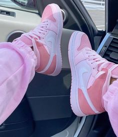 Icy Fashion, College Shoes, Luxury Pieces, Nike 1, Fashion Outfit Ideas