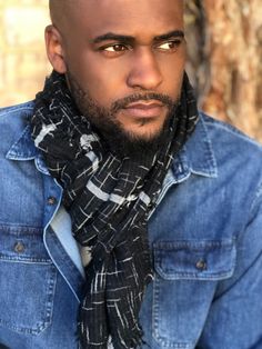 The gentleman’s everyday wear scarf... black with mild blue and white stripes. Hairline fringe edges that has the right look and comfortable touch. Made of viscose and acrylic.