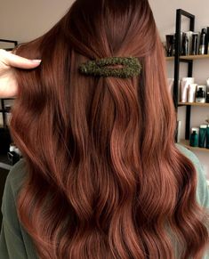 Auburn Hair For Blue Eyes, Auburn Hair All Over Color, Auburn Balayage Brown Hair, Deep Cinnamon Hair Color, Black To Copper Hair Before And After, Dark Ginger Hair With Highlights, Red Hair Morenas, Copper Balayage Curly Hair, Auburn Brunette Hair