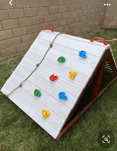 an outdoor play structure made out of wood and plastic pegs