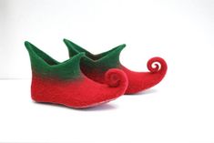 Must have for Christmas- felted elf shoes :) Awesome unique gift from Zavesfelt- colorful felted slippers, fairy shoes, pixie elf shoes, costume shoes, wool shoes, larp shoes, filzpantofeln, magic shoes, woodland shoes, Christmas shoes, curly toe shoes, renaissance shoes, felted boots, fantasy shoes, colorful boots, medieval shoes, cosplay shoes, fairytale shoes, fairyland, woolen boots. CAN BE MADE IN ANY SIZE AND COLOR. I can make hat with curly top for the whole set. Continue shopping with ha Boots Medieval, Shoes Medieval, Woodland Shoes, Colorful Boots, Shoes Costume, Fantasy Shoes, Fairytale Shoes, Elf Slippers, Medieval Shoes