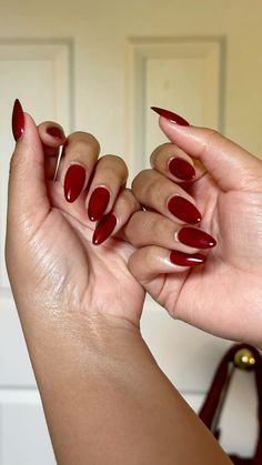 Red Vintage Nails, Almond Nails Burgundy, Red Nails Almond, Prettiest Nails, Press On Nails Red, Nails Burgundy, Oval Nails Designs, Black Almond Nails, Deep Red Nails