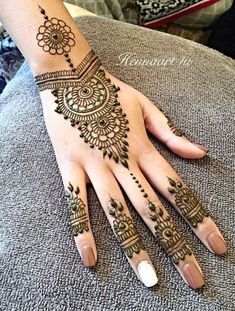 Modern Mehndi Designs Front Hand, Delicate Mehndi Designs, Henna Flower Designs, Cultural Beauty, Mehndi Designs Bridal Hands, Modern Henna Designs