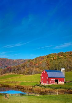 Fall Nature Photography, West Virginia Mountains, Virginia Mountains, Farm Scenes, Barn Pictures, Fall Nature, Farm Houses, Country Roads Take Me Home