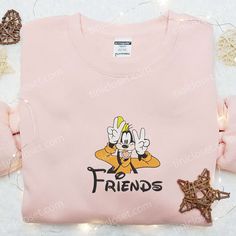 Introducing our Best Friend Goofy Embroidered Sweatshirt, featuring the beloved Disney character Goofy. Made with high-quality materials, this sweatshirt is not only stylish but also comfortable. The intricate embroidery adds a touch of charm and uniqueness to this piece. Perfect as a gift for your best friend or any Disney fan, this sweatshirt will surely bring a smile to their face. With its cozy fit and timeless design, it’s suitable for any occasion. Grab this sweatshirt today and show Disney Characters Goofy, Goofy Disney, Embroidered Shirts, Shamrock Shirt, Best Gift Ideas, Daisy Duck, Disney Lover, Disney Character, Embroidered Clothes