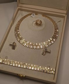 Bridal Jewellery Inspiration, Delicate Gold Jewelry, Wedding Necklace Set, Gold Jewellry, Fancy Diamonds