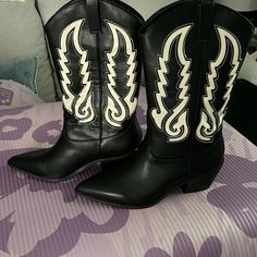 Billini Cowboy Boots Size 8 Western High-top Boots For Spring, White Mid-calf Boots For Winter Rodeo, Black Wide Calf Heeled Boots For Rodeo, White Casual Boots For Rodeo, Casual White Boots For Rodeo, Black Mid-calf Heeled Boots For Spring, Spring Black Mid-calf Heeled Boots, Black Mid-calf Boots For Rodeo In Winter, Black Mid-calf Boots For Rodeo In Fall