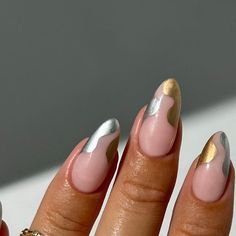 the nailologist🍒🌸🦋🌈✨ on Instagram: "Mixed metals 💍�✨ Gold and silver squiggles created using @nailsinc metallic mani markers 🫶 (paid to create) #nails #nailinspo #nailart #metallicnails #naildesign" Gold And Silver Nail Art, Mixed Metal Nail Art, Silver And Gold Chrome Nails, Mixed Metal Nails, Gold And Silver Nail Designs, Gold Line Nails, Silver Foil Nail Art, Silver And Gold Nails, Gold And Silver Nails