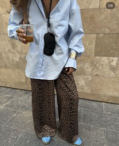 Minimalist Spring Outfits, Classic Chic Style, Leopard Outfits, Cooler Style, Fall Winter Trends, Practical Fashion, Outfit Trends, Summer Outfit Inspiration