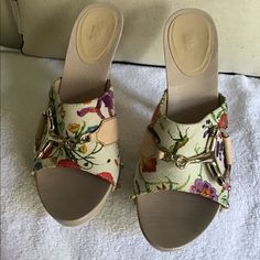 $450. $725. Size 6 1/2. Gucci Gucci High Heels Sandals. New Perfect Condition % Authentic Made In Italy Size 6.5 Heel Height 5’’ They’re So Beautiful. Gucci Floral Heels, Gucci High Heels, Gucci Floral, Floral Heels, High Heels Sandals, Gucci Gucci, Heels Sandals, Cream And Gold, High Heel Sandals