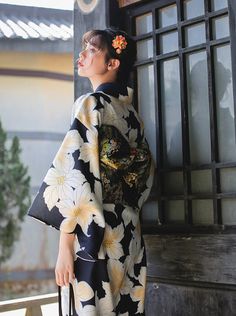 ❤︎Moonlight Flower Mode Yukata❤︎ Traditional Black Floral Print Kimono, Traditional Black Kimono With Floral Print, Yukata Women, Kimono Bathrobe, Traditional Japanese Kimono, Kimono Maxi Dress, Mode Kimono, Yukata Kimono, Japan Outfit