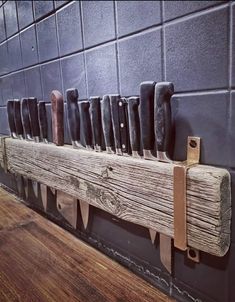 a bunch of knives are hanging on a wall