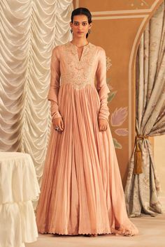 Dusky pink tehseen anarkali and dupatta – INDIASPOPUP.COM Traditional Anarkali, Ridhi Mehra, Modern Skirt, Pink Anarkali, Long Anarkali, Embroidered Crop Tops, Desi Clothes, Delicate Embroidery, Embroidered Dupatta