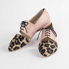 Wildly chic and oh-so-darling, Native features a timeless combination of large leopard print on genuine calf hair and soft, pastel-hued leather in powder pink. Native comes with two shoelaces for a versatile look; classic, waxed laces in black satin laces in rich rosé Native features; Genuine leather for the insole, lining and upper Italian nubuck leather for the outsole Genuine calf hair Two versatile shoelaces, so you can easily switch up your style A small elastic sewn at the ankle collar/cou Oxford Flats, Women Oxford Shoes, Unisex Shoes, Calf Hair, Powder Pink, Nubuck Leather, Damaged Skin, Flat Shoes, Loafers For Women