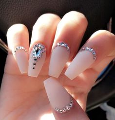 Birthday Nail Art, Diamond Nail Designs, Swarovski Nails, White Nail, Uñas Acrilicas, Nail Art Rhinestones, Diamond Nails, Crystal Nails