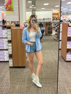 Urban Cool: 8 High Top Sneakers Outfit Inspirations - Magic of Clothes Vans High Top Outfit Womens, Vans With Skirt, High Top Outfit, Converse Platforms, Tops Outfit