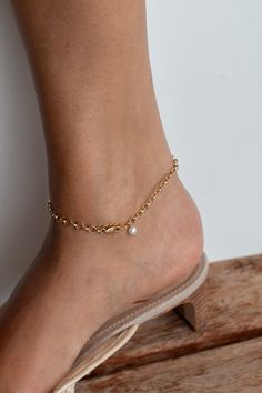 Faye Anklet - For the gold lover who loves pearls, this anklet is a must in your everyday stack. We love the feminine touch the single hanging pearl gives this piece. Elegant Gold Pearl Bracelet For Summer, Elegant Summer Anklets, Gold Anklets With Pearl Charm For Gift, Gold Anklets With Pearl Charm As Gift, Chic Adjustable Anklets As A Gift, Adjustable Minimalist Pearl Chain Anklet, Elegant Pearl Anklets With Pearl Chain, Delicate Pearl Chain Anklets, Elegant Pearl Chain Anklets