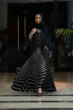 Ooooooooooooooooh dayum. Habits Musulmans, Middle Eastern Fashion, Abaya Style, Mode Kimono, About Islam, Muslim Women Fashion, Islamic Dress, Hijabi Style, Muslim Outfits