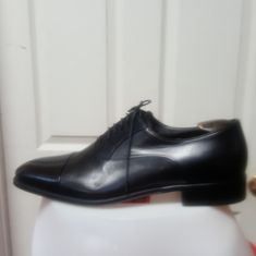 Never Used, Didnt Size Designer Black Oxfords For Office, Designer Black Cap Toe Oxfords, Designer Black Leather Business Shoes, Designer Black Oxfords For Galas, Designer Cap Toe Leather Shoes For Office, Designer Cap Toe Dress Shoes For Office, Fitted Black Italian-made Leather Shoes, Designer Black Leather Shoes For Formal Occasions, Black Leather Oxfords For Evening