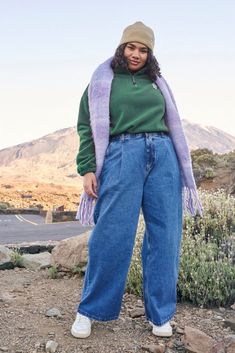 Plus Size Winter Outfits 2023-2024: Trendy, Cold Weather Casual, Dressy Styles & Tips for Women Over 40 Lucy Yak, Skater Vibes, Plus Size Winter Outfits, 90s Skater, Plus Size Winter, Outfit Shop, Dressy Fashion, Loose Jeans, Wide Jeans