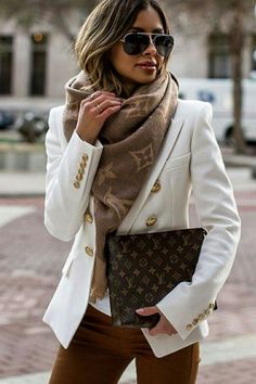 Brown Pants, Casual Work Outfits, White Blazer, Vuitton Bag, Winter Fashion Outfits, Work Fashion, Look Fashion