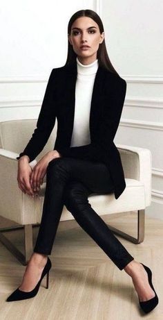 Interview outfit Classic Work Outfits, Chic Work Outfit, Chic Work Outfits Women, Lawyer Fashion, Professional Work Outfit, Lawyer Outfit, Woman Outfit, Black Outfits