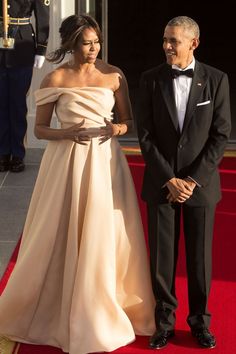 Michelle Obama Portrait, Barak And Michelle Obama, Obama Portrait, Celebrity Inspired Dresses, Portrait Dress