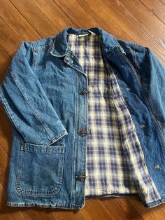 In amazing neat perfect condition.  Is a petite size Large, with and oversized relaxed fit feel.  Has a large front zipper but all latch closers on the front as well. Lined with flannel. Plaid Denim Outerwear With Pockets, Vintage Medium Wash Outerwear For Everyday, Oversized Vintage Denim Jacket For Work, Vintage Oversized Outerwear For Everyday, Fitted Denim Jacket, Ugly Sweater, Petite Size, Sweater Vest, Front Zipper