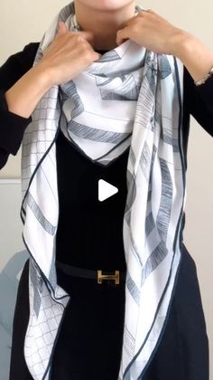 Tying Long Scarves, Tieing Scarfs Around Neck, Tying Scarves Neck, Styling Scarf Outfits, How To Tie A Long Scarf, How To Wear A Scarf Around Your Neck, How To Tie A Scarf Around Your Neck, How To Wear Scarf, How To Wear A Shawl