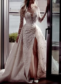 Elegant Long Sleeves Mermaid Sweetheart Lace Wedding Dress with Slit Lace Wedding Dress With Sleeves, Sparkle Wedding Dress, Long Sleeve Wedding Dress Lace, Wedding Dress Guide, Wedding Ideas Dresses, Dress Luxury, Pretty Wedding Dresses, Cute Wedding Dress