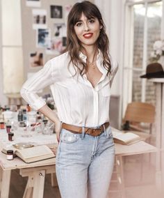 Live Your Chicest Life with These French Beauty Tips Parisian It Girl Violette Wears Perfume to Bed and Never Contours #TheKit #French #Beauty #Tips Perfect Red Lips, Style Parisienne, Wear Perfume, French Girl Style, Paris Mode, French Beauty, French Chic, French Women, Parisian Chic