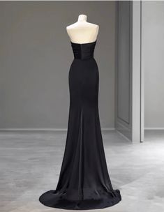 Captivate the evening with this "Simple Gothic Black Off-Shoulder Fit and Flare Evening Gown," designed for the plus-size silhouette. The gown exudes timeless elegance, featuring a form-fitting bodice that gracefully transitions into a flared hem, creating a classic silhouette that celebrates every curve. The off-shoulder neckline adds a touch of allure while remaining sophisticated, perfect for a variety of occasions from gala events to black-tie weddings.Crafted with luxurious fabric, this gow Country Summer Dresses, Victorian Style Wedding Dress, Antique Wedding Dresses, Nontraditional Wedding Dress, Off Shoulder Evening Dress, Strapless Evening Dress, Strapless Prom Dresses, Spaghetti Strap Prom Dress, Gown Plus Size